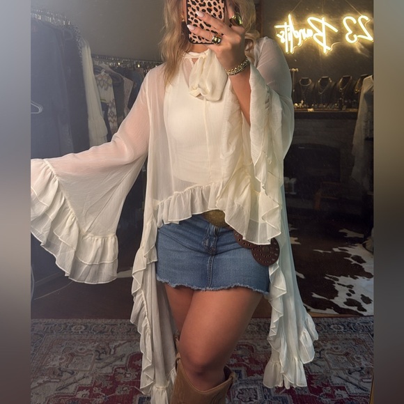 Ruffle Sleeve Oversized Bow Tie Top - Picture 6 of 6